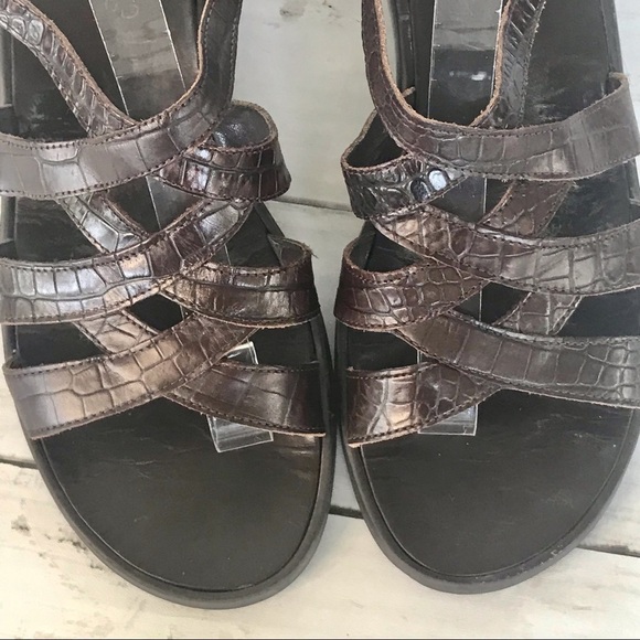 Etienne Aigner Grant Leather Strappy Sandal - Picture 11 of 11